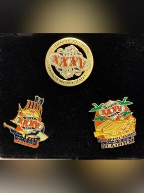 2001 Tampa Bay Buccaneers Super Bowl XXXV Commemorative Pin Set of 3.